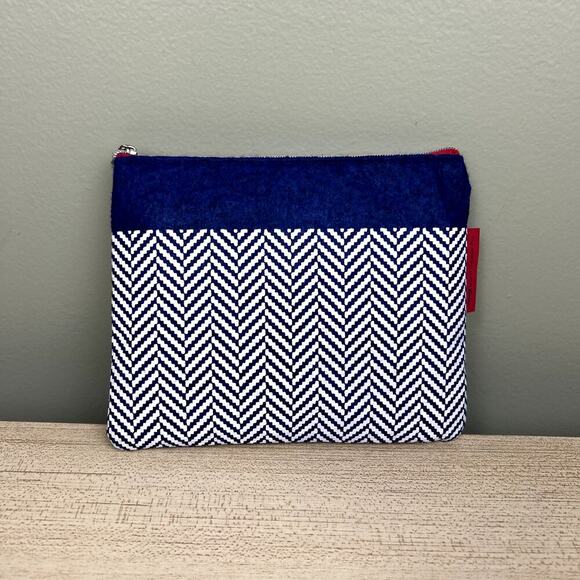 British Airways Traveller Plus Amenities Bag Cosmetics Toiletry Small Zip Pouch - Picture 1 of 7